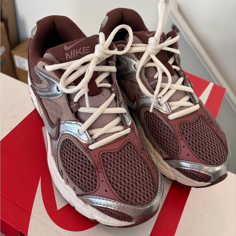 NIKE Women’s Athletic Trainers V5 RNR